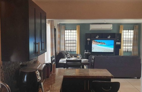Portmore Villa | C-Vue Villa (Pool AC Gated Sea Front )