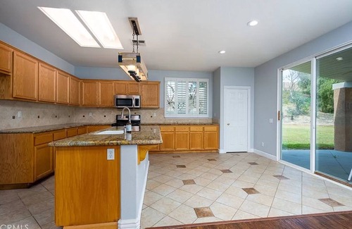 Eastvale Casa | C0rona room