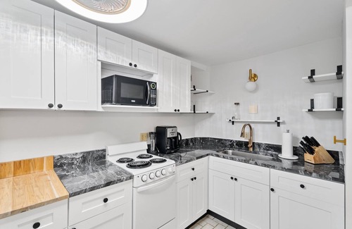 Ithaca Casa | C1: Boho Downtown (2bed/2ba), parking