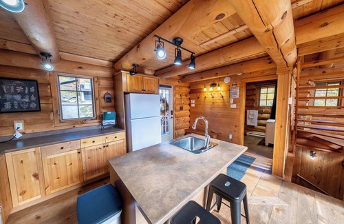 Notre-Dame-Auxiliatrice-de-Buckland Chalet De Esquí | L'Antaya | Round Wooden Chalet