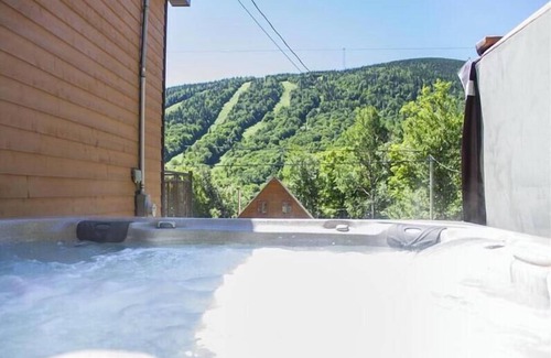 Notre-Dame-Auxiliatrice-de-Buckland Chalet De Esquí | Spa, Pool table, Mountain | Chalet Avalanche