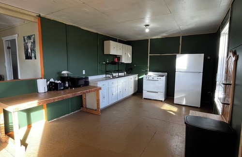 Northern Ontario Cabina | Buck Fever Services - Loding, Convenience +, Fluids, Wifi, Outdoors, Rental, etc