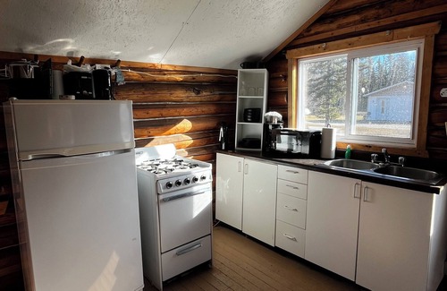 Northern Ontario Cabina | Buck Fever Services - Loding, Convenience +, Fluids, Wifi, Outdoors, Rental, etc
