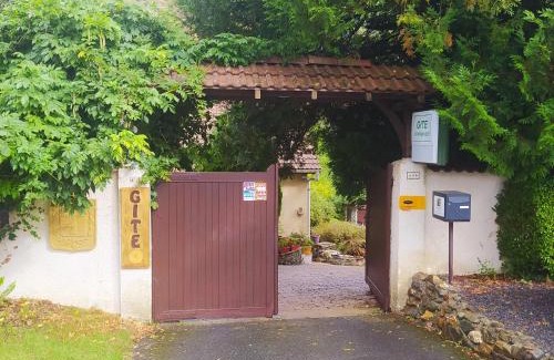 Fumay Otro | CABANE CERISE DANS L'ARBRE Etapeboisee