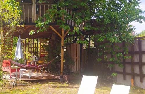 Fumay Otro | CABANE CERISE DANS L'ARBRE Etapeboisee