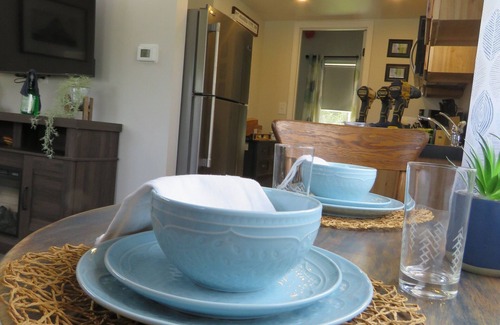 Nebraska City Cabina | Cabin 1 - Cabins on Kearney Hill with WiFi, AC