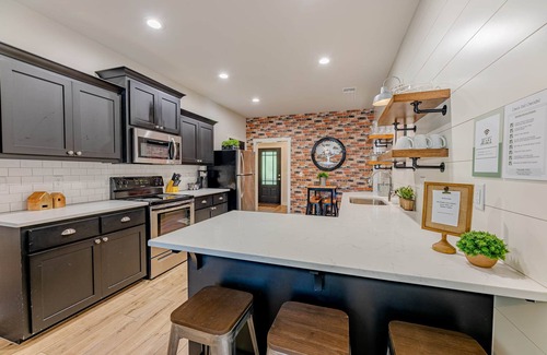 Bella Vista Casa | Single Unit Bungalow, 10 Trails Edge Ln.