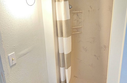 Manitou Springs Cabina | Cabin 12 | 2 Beds + Futon Near Garden of Gods