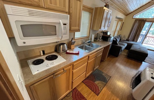 Ashland Casa | Cabin #17 at Hyatt Lake Resort