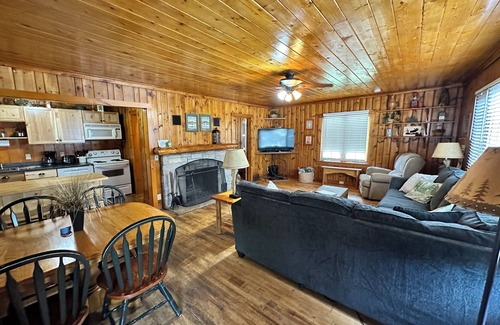 Eagle River Cabina | Cabin 2 by Eagle Waters Resort