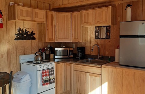 Jardine Cabina | CABIN 2- Secluded cabin 5.25 miles. from North entrance to Yellowstone!