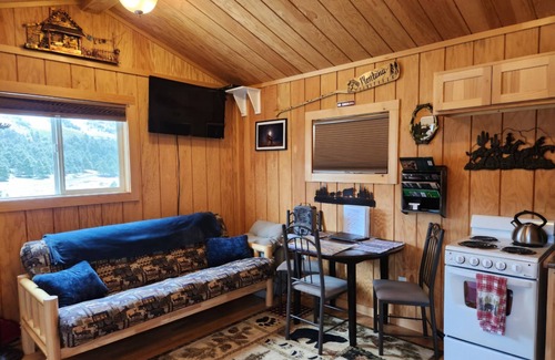 Jardine Cabina | CABIN 2- Secluded cabin 5.25 miles. from North entrance to Yellowstone!