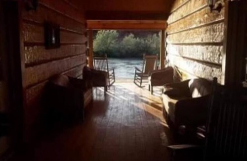 Thermopolis Cabina | Cabin 2 .