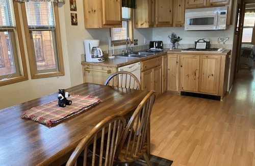 Ashland Casa | Cabin #25 at Hyatt Lake Resort