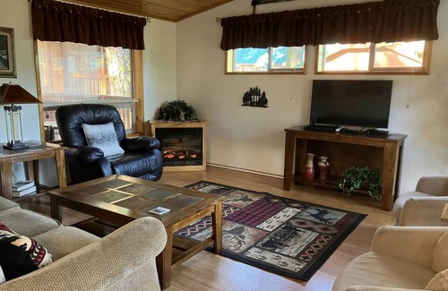 Ashland Casa | Cabin #25 at Hyatt Lake Resort