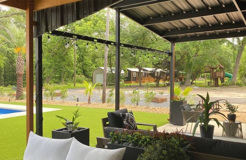 Pointblank Cabina | CABIN #3 :Cozy 1-bedroom cabin with AC, fitness room in welcoming Point Blank