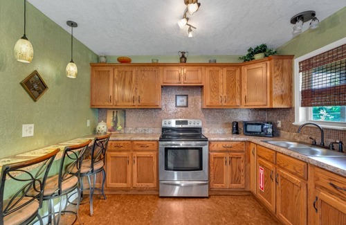 Langston Cabina | Cabin #3 - Fisherman's Landing / 4 Bedroom Fishing Cabin w/ Covered Boat Shelter