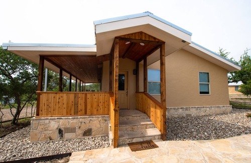Uvalde Cabina | The Riv Resort: cabaña 3 de 4 en el río Nueces, a 5 minutos al sur de Camp Wood