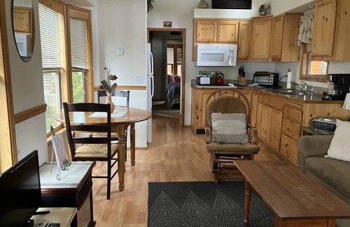Ashland Casa | Cabin #4 at Hyatt Lake Resort