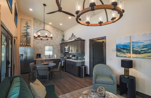 Timberline Cabina | Cabin 6 One Bed Modern Luxury w Hot Tub