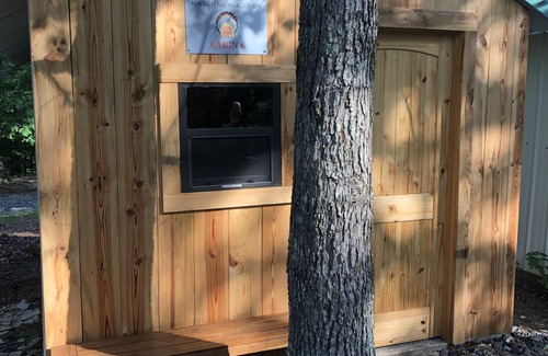 Hatfield Alquiler De RV | Cabin 6 - Rustic Mountain Cabin Rental - Up to 3 persons