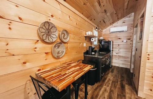 Hartwell Otro | Cabin #6 Studio With Kitchenette