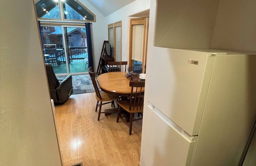 Ashland Casa | Cabin #7 at Hyatt Lake Resort