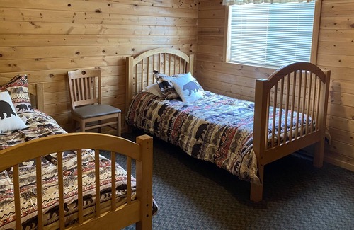 Hines Complejo | Cabin 9 Lakefront Family/Pet Friendly Fishing Resort Dock Beach Resort Amenities