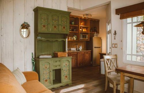 Turrialba Apartamento | Cabin at Los Titos Coffee Farm