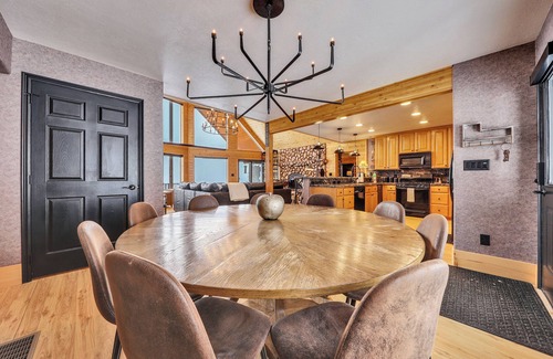 Brian Head Cabina | Cabin Bones: Luxury Mountain Getaway with Stunning Views and Amenities