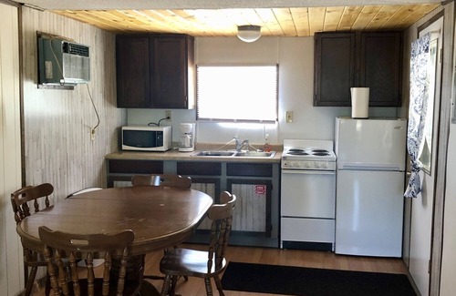 Hot Springs Cabina | Cabin by lake, pet friendly, quiet