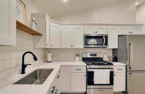 Crossville Cabina | Cabin C -Basses Creek Cabins - Golf, swim, hike!