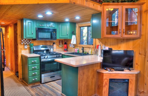 South Lake Tahoe Cabina | Cabin - Full Kitchen - TV - Pet friendly