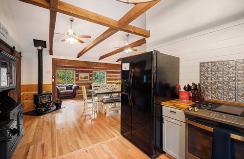 Nazareth Cabina | Cabin: Hot-Tub, Pickleball, Speakeasy, Bourbon Trail