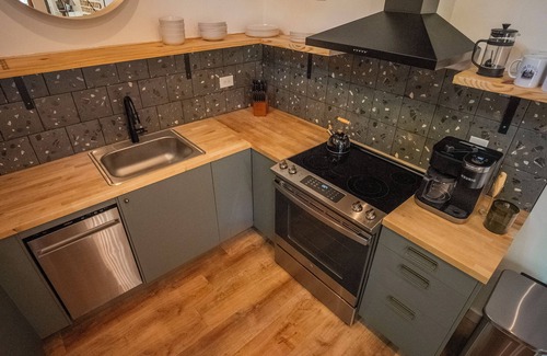 Cashes Valley Cabina | Cabin in Blue Ridge - Stylish 2-bedroom cabin with EV charger & outdoor movies