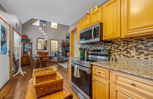 Ellijay Cabina | Cabin in Ellijay with hot tub, fireplaces, pools, tennis, gym, rec center, AC