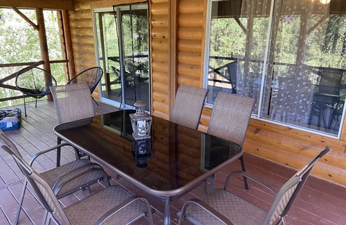 Cascade Casa | Cabin in the Pines - 3 Minutes to the beach, docks or golf!