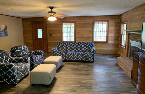Lenoir City Cabina | Cabaña en el bosque cerca de Knoxville