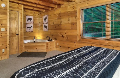 Sevierville Casa | Cabin-n-Smokys! Indoor Resort Pool Views Hot Tub Game Room