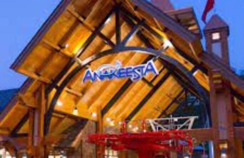 Sevierville Casa | Cabin-n-Smokys! Indoor Resort Pool Views Hot Tub Game Room