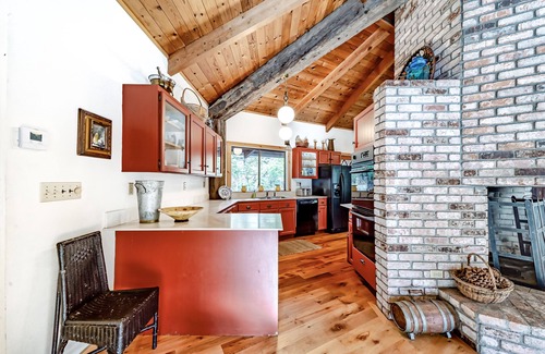 Burnt Ranch Casa | Cabin near the river with private pool, wood-burning fireplace & patio