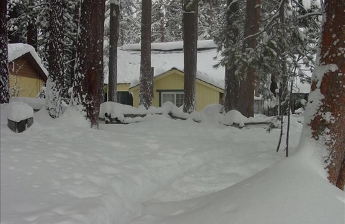 Sierra Tract Cabina | Acogedora cabaña en el prado, cerca del lago / Heavenly Ski Resort ($ 95 / nt)