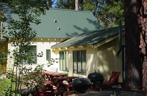 Sierra Tract Cabina | Acogedora cabaña en el prado, cerca del lago / Heavenly Ski Resort ($ 95 / nt)