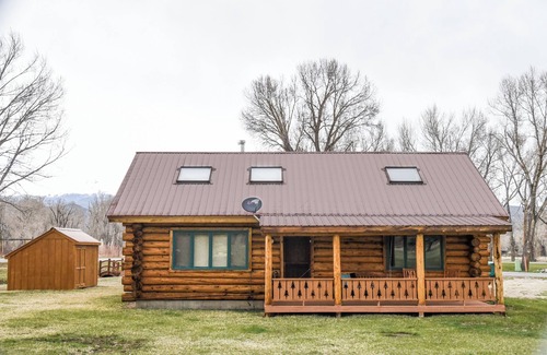 Buena Vista Cabina | Cabin on No. 7 - Collegiate Peaks Golf Course