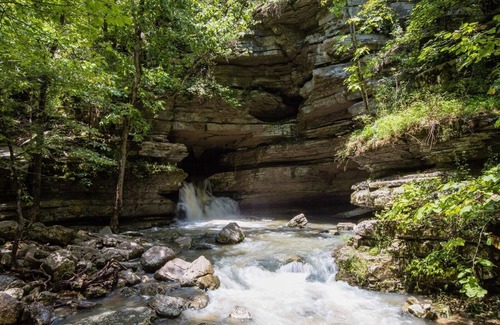 Newnata Cabina | Cabin rentals in Fifty Six, AR. Two miles from Blanchard springs and Gunner Pool