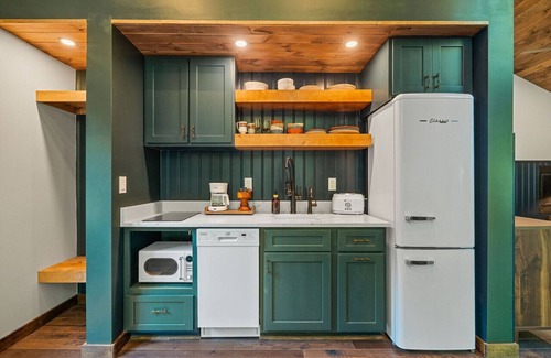 Baxter Cabina | Cabin Retreat w/ Sauna, Hot Tub, Fire Pits & Golf!