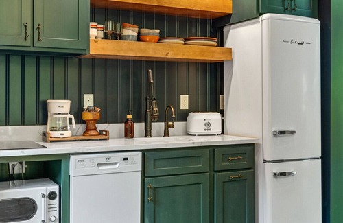 Baxter Cabina | Cabin Retreat w/ Sauna, Hot Tub, Fire Pits & Golf!