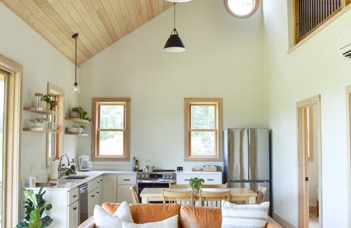 Lexington Cabina | Cabin Retreat at Stillhouse Farm NEW