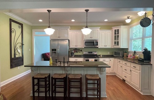 Langston Casa | Cabin retreat on beautiful Lake Guntersville! Perfect for families/fisherman!