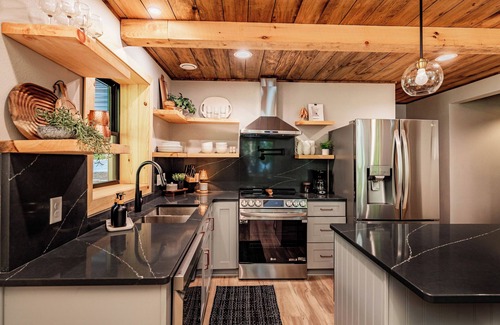 Otter Tail County Cabina | Cabin Retreat with Hot Tub